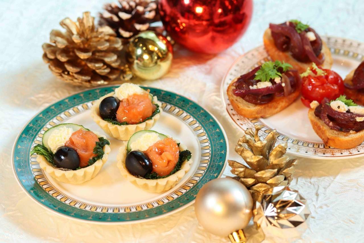 โรงแรมอเล็กซานดรา Hotel Alexandra | Cafe A ภัตตาคารอเล็กซานดรา | บุฟเฟต์อาหารกลางวัน อาหารเย็น และชุดน้ำชายามบ่าย